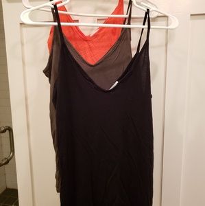 (3) Old Navy V Neck tank tops sz S